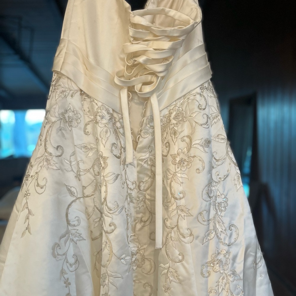 Strapless wedding dress lace up back - Picture 7 of 8